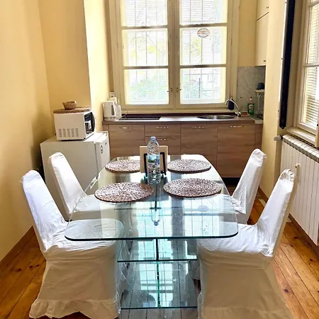 Big & Cozy Central Apartment