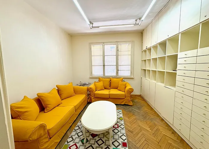 Big & Cozy Central Apartment Διαμέρισμα *